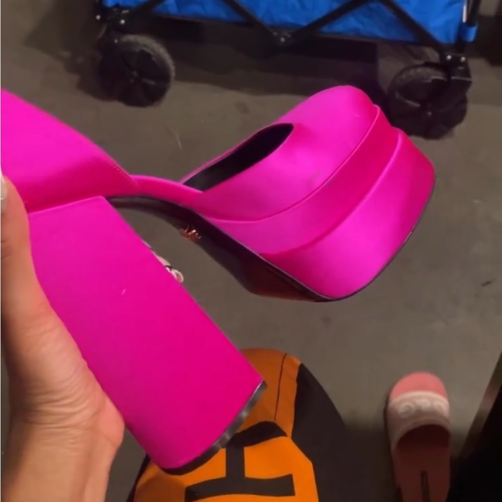 Pink platform Versace heel - Picture 2 of 4